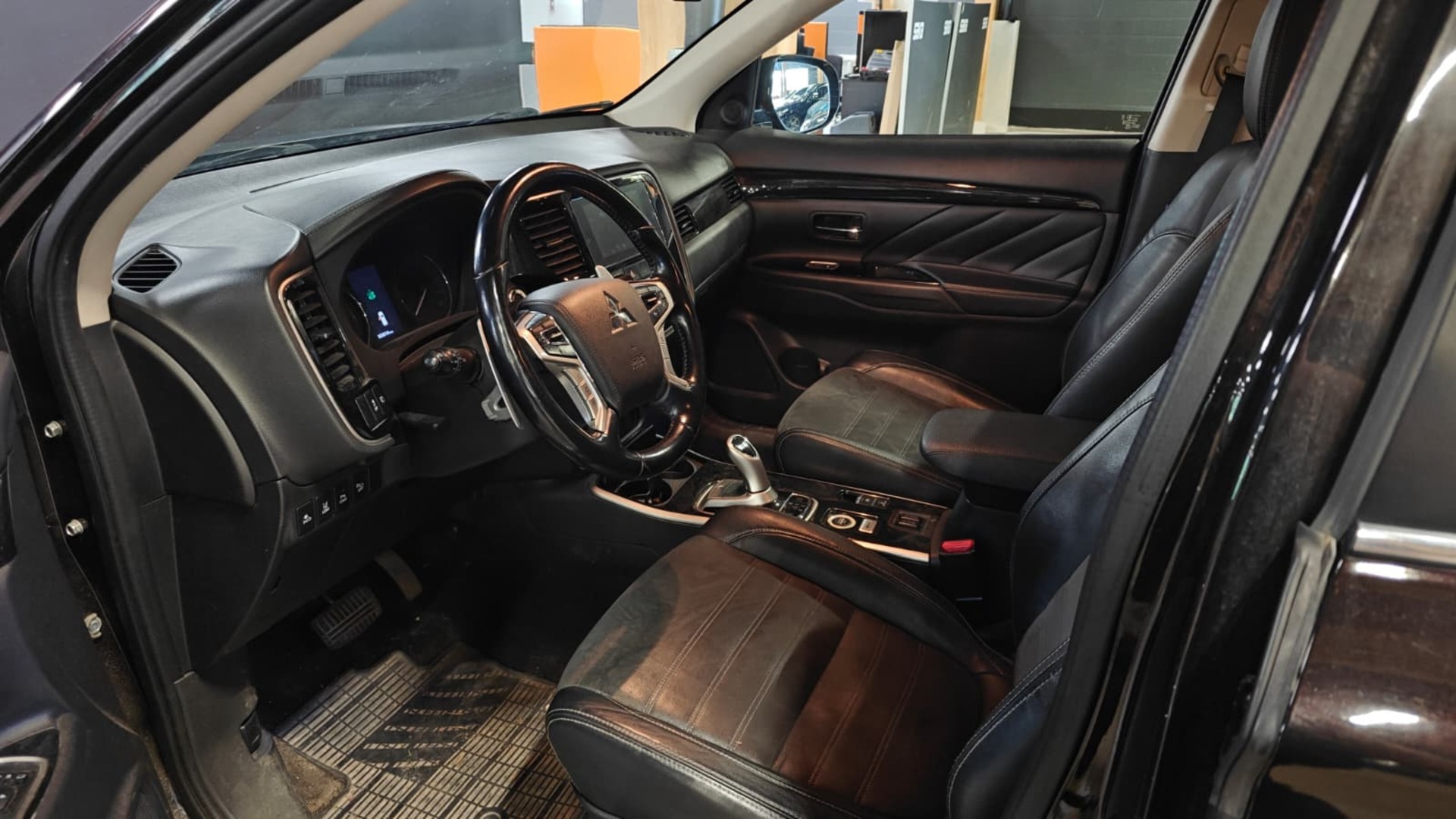 MITSUBISHI Outlander PHEV 2017