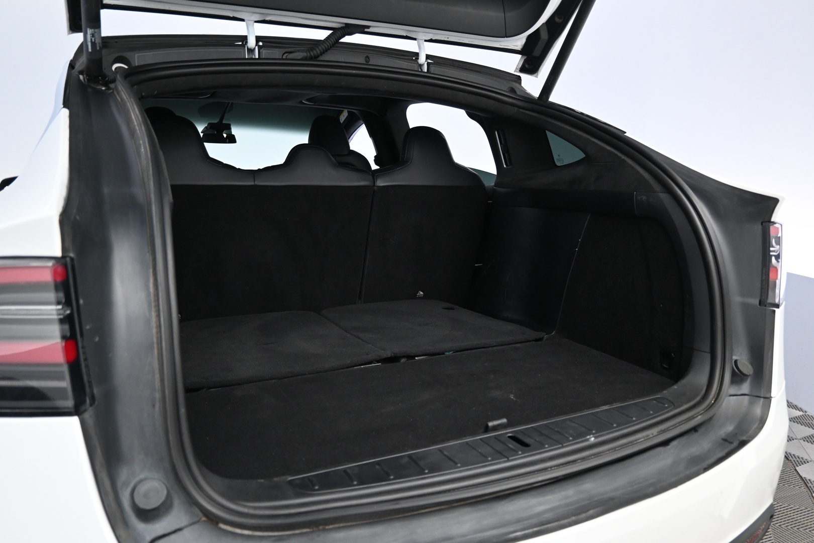TESLA Model X 2021