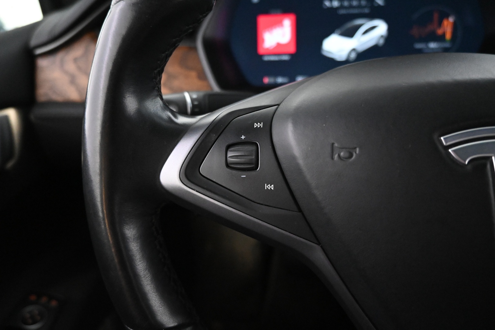 TESLA Model X 2021