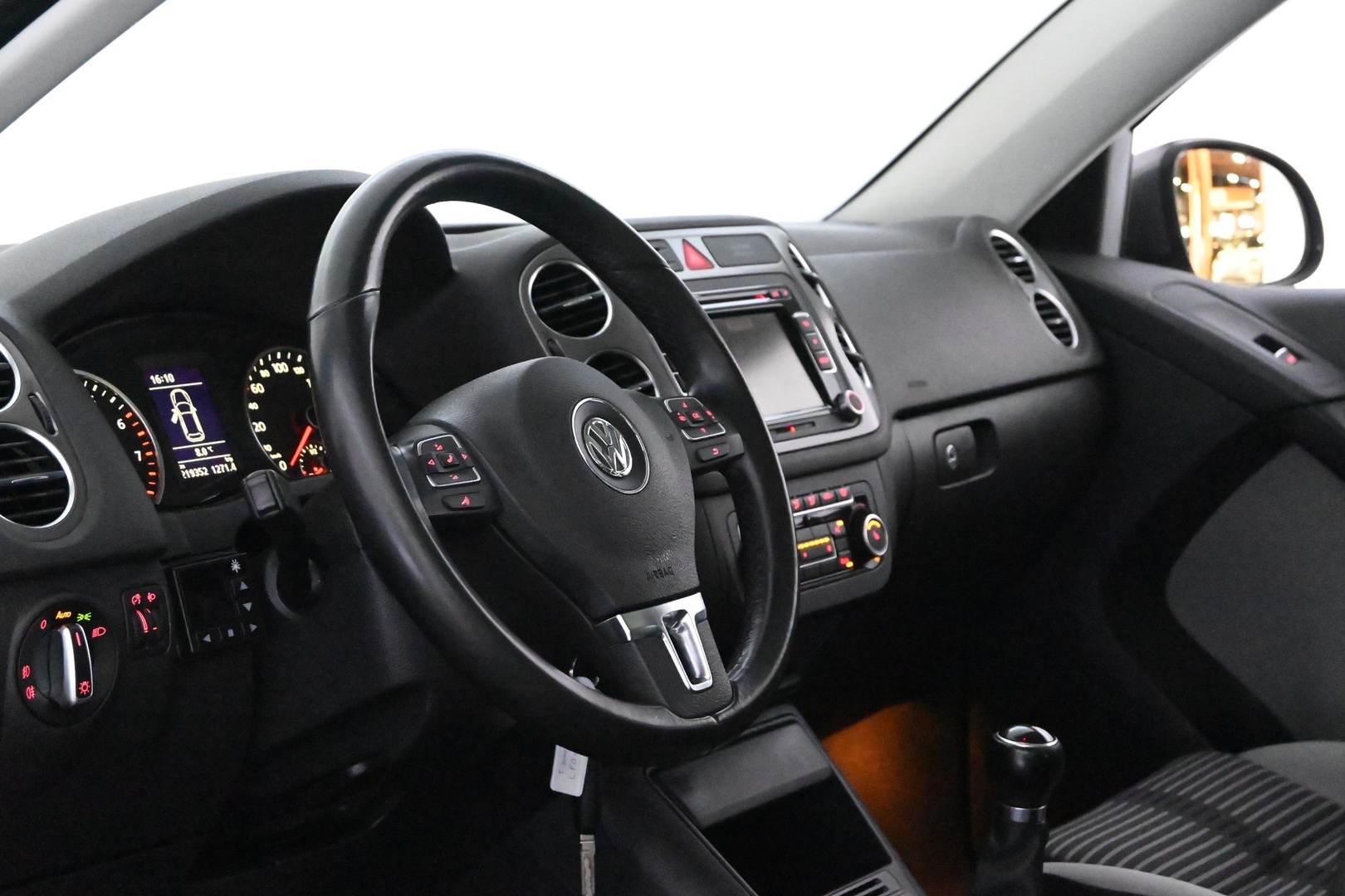 VOLKSWAGEN Tiguan 2011