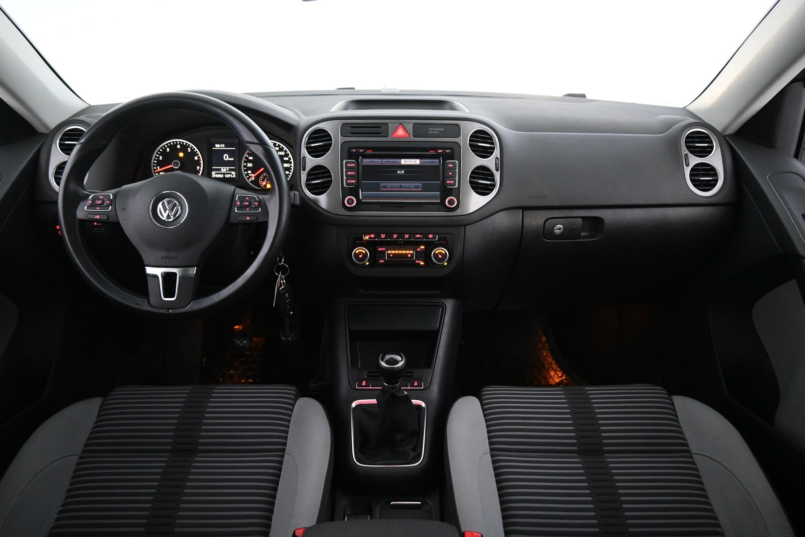 VOLKSWAGEN Tiguan 2011