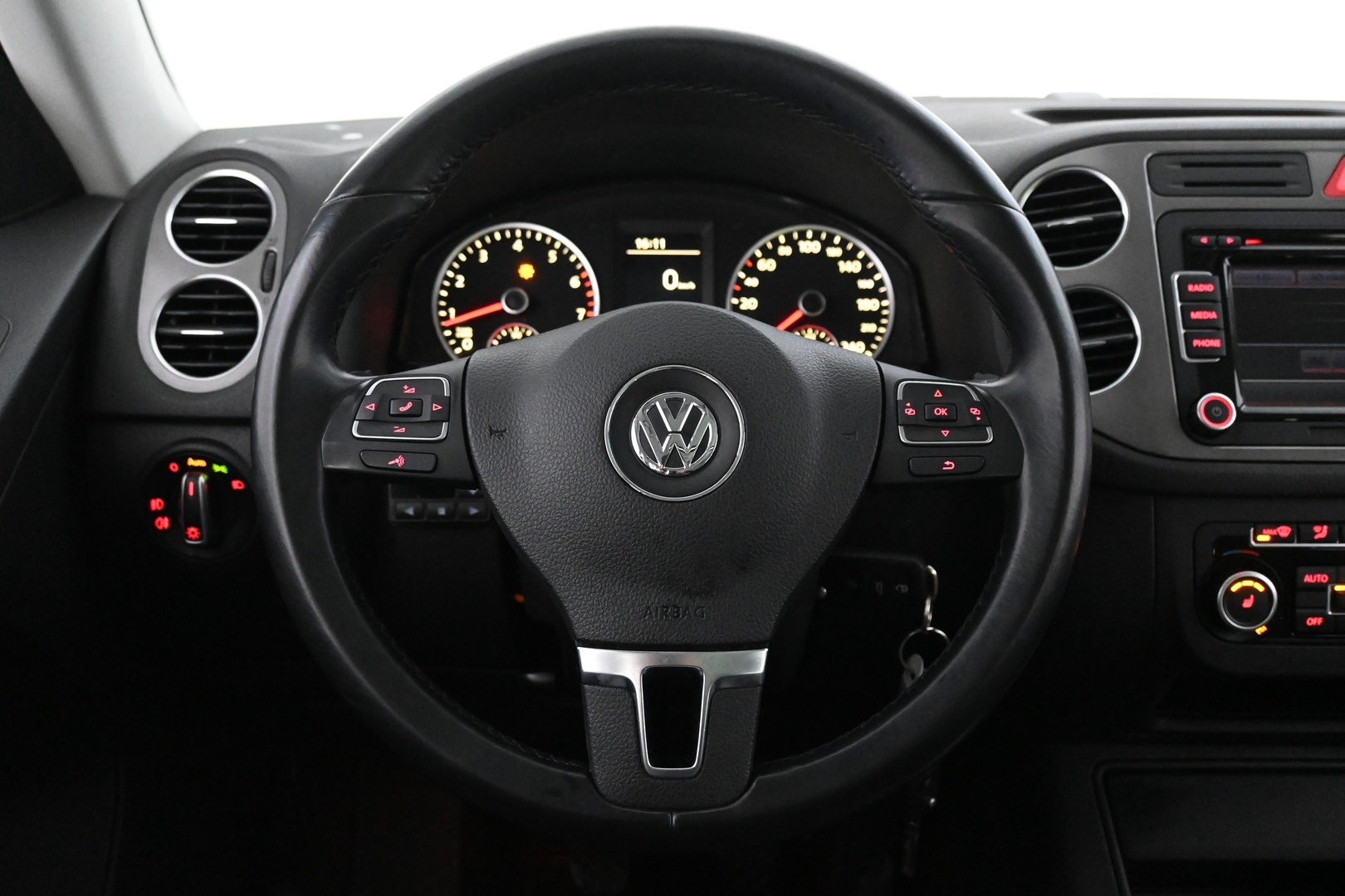 VOLKSWAGEN Tiguan 2011