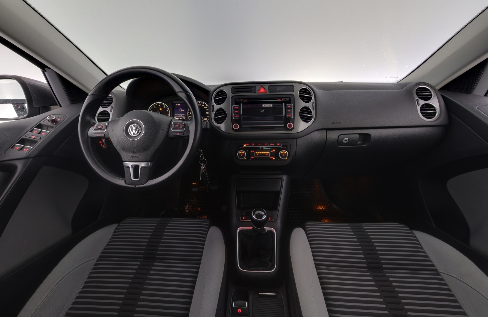 VOLKSWAGEN Tiguan 2011