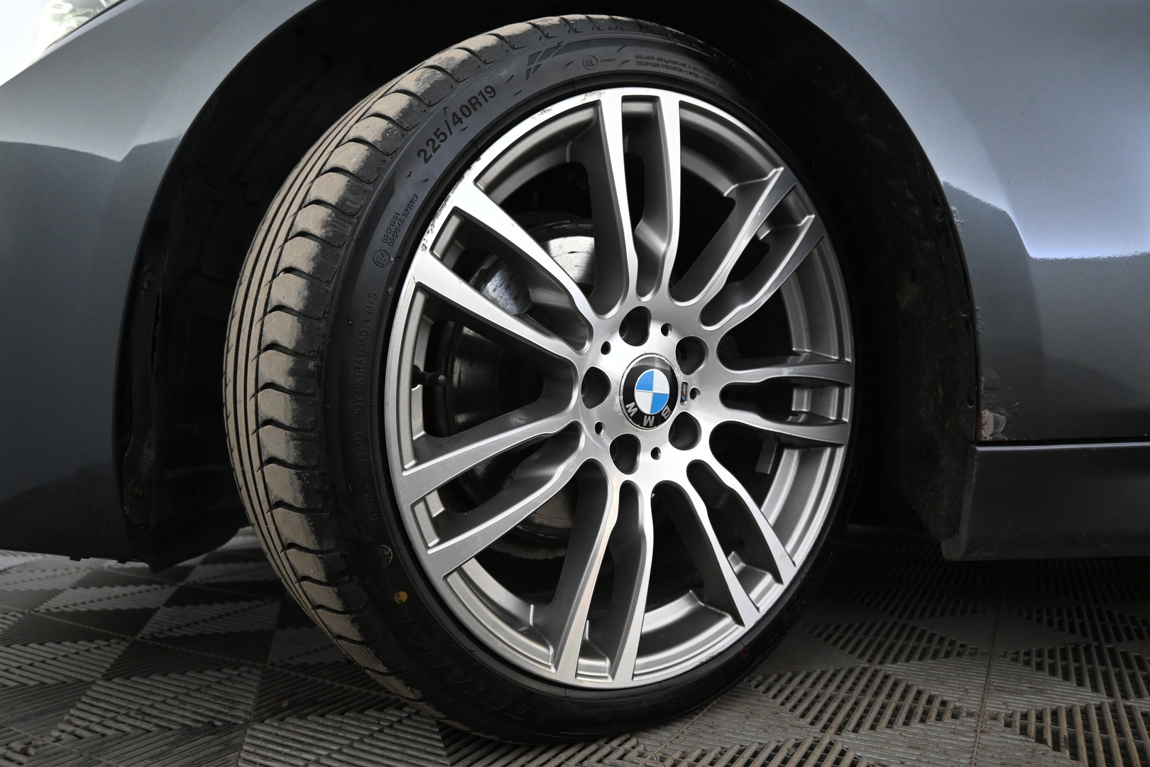 BMW 330 2013