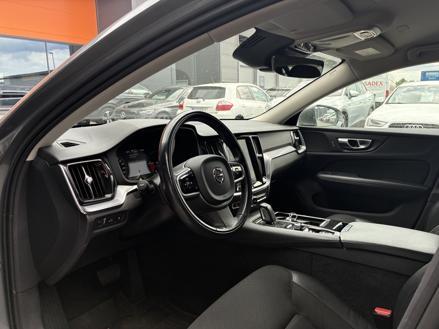 VOLVO V60 2020