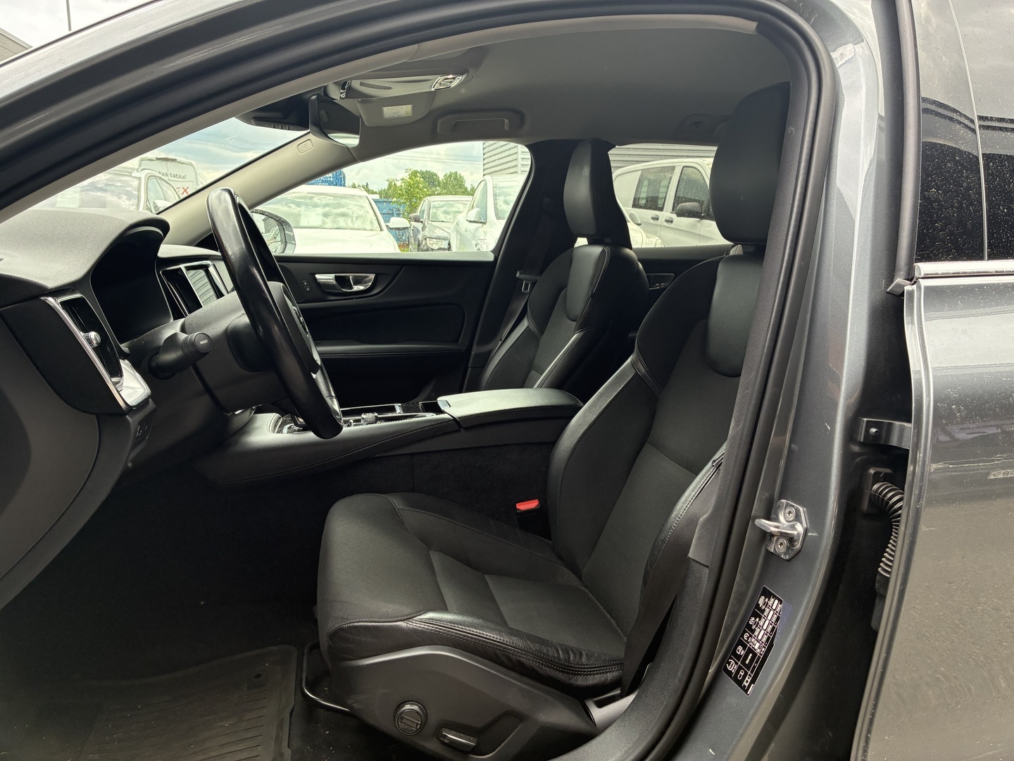 VOLVO V60 2020