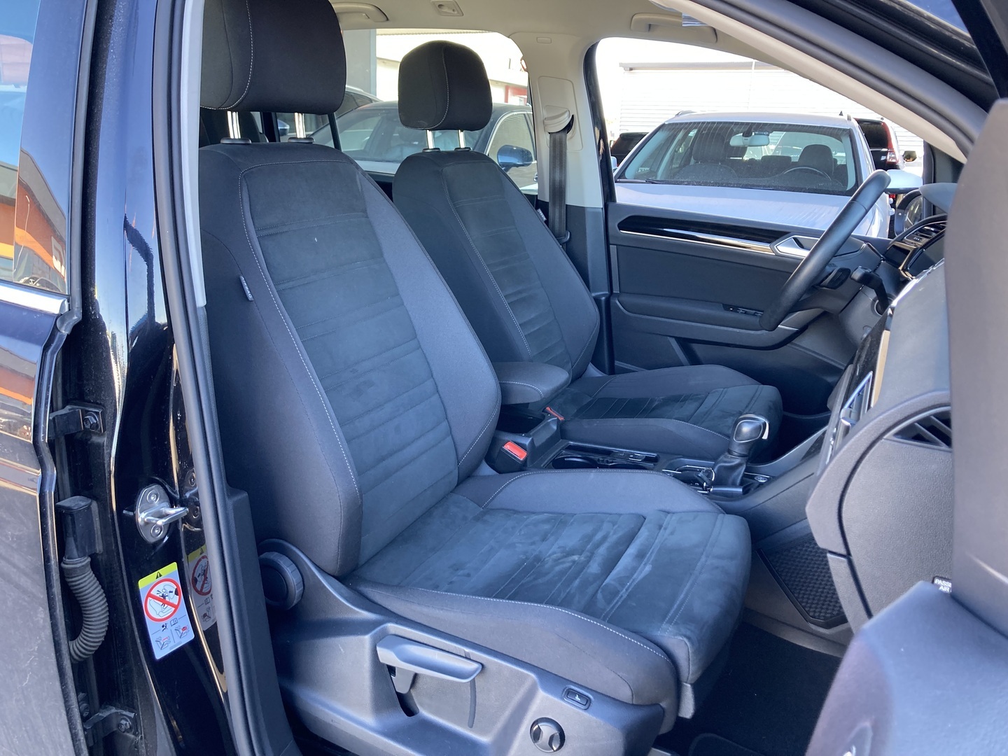 VOLKSWAGEN Touran 2023