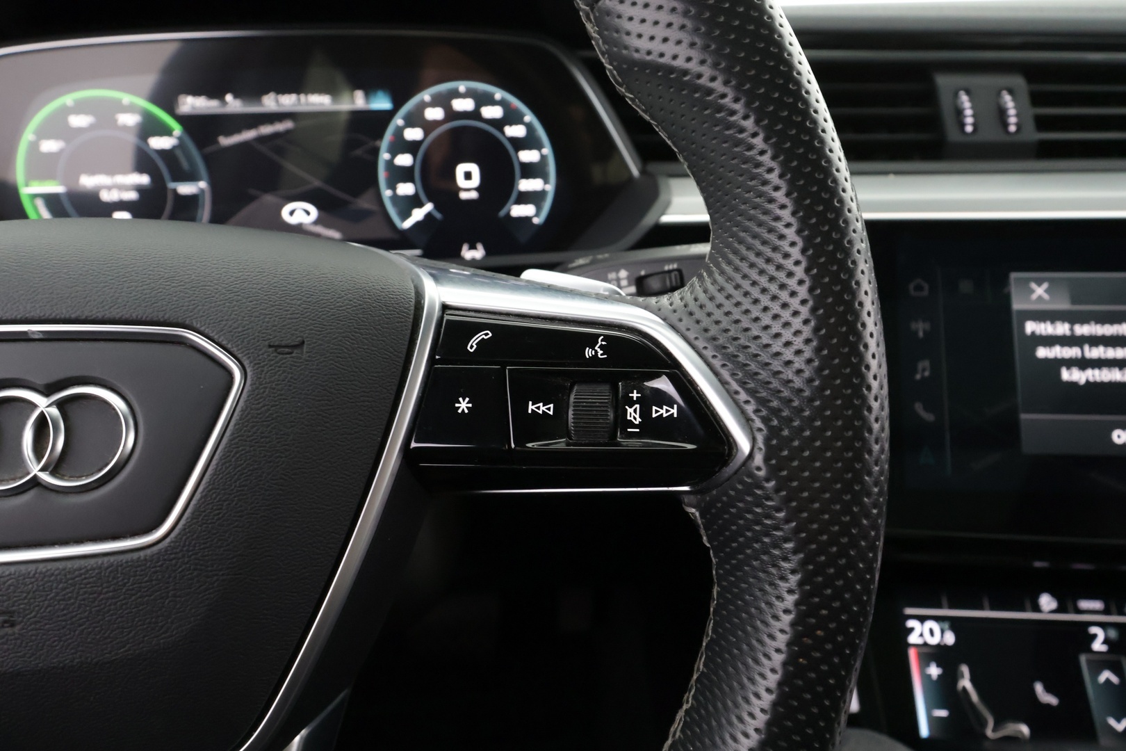 AUDI e-tron 2022