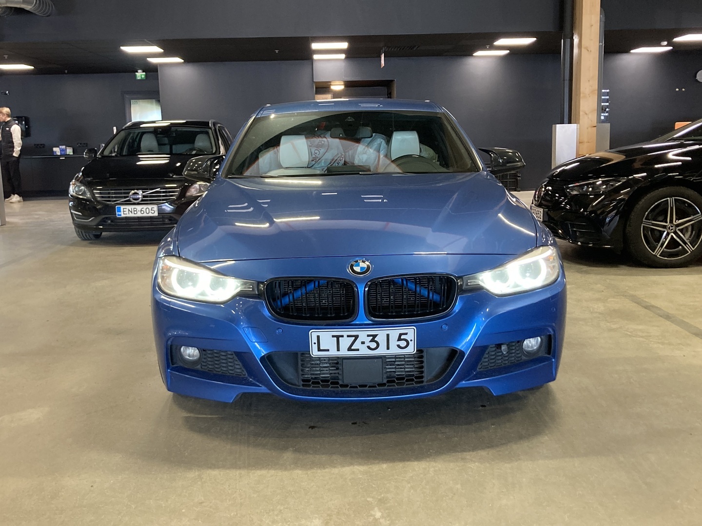 BMW 330 2013