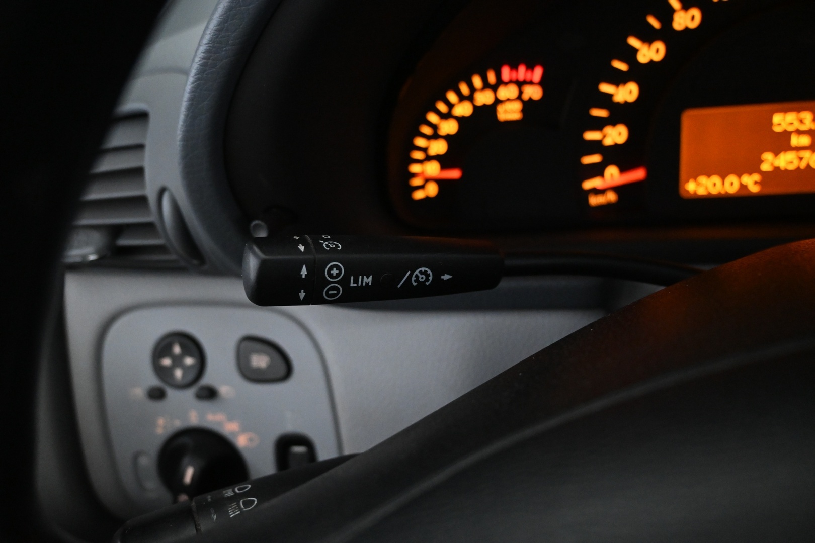 MERCEDES-BENZ C 2001