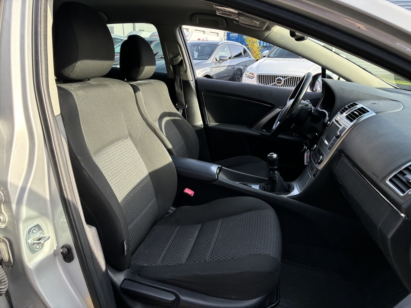 TOYOTA Avensis 2012