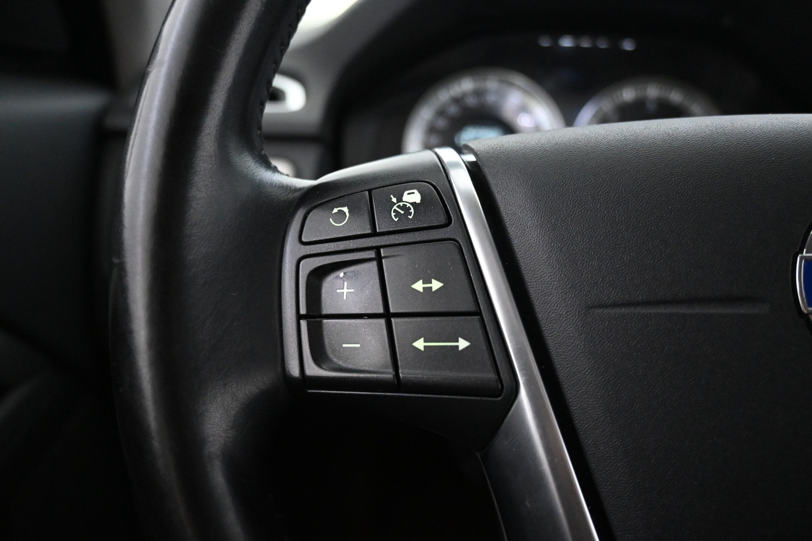 VOLVO XC70 2012