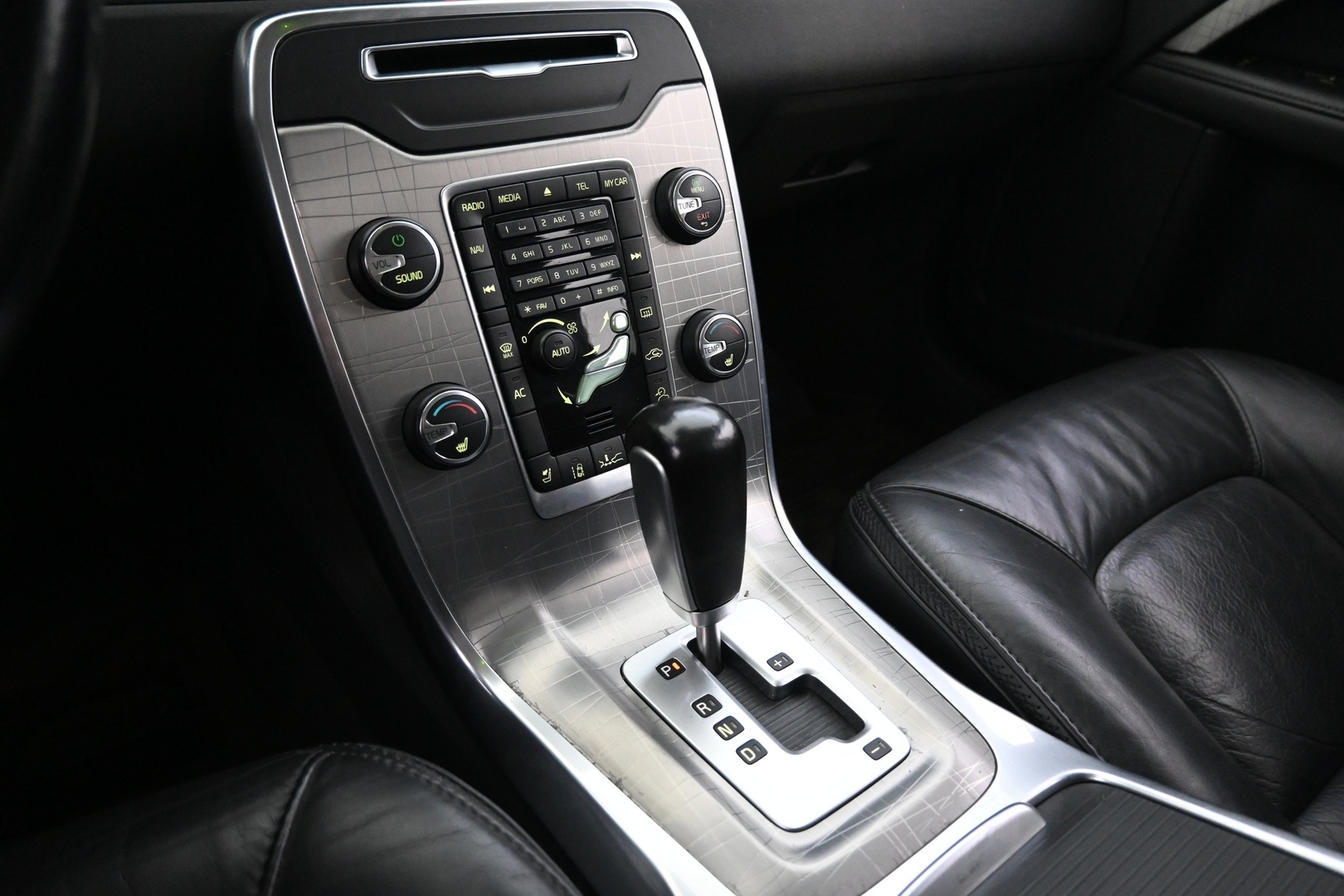 VOLVO XC70 2012