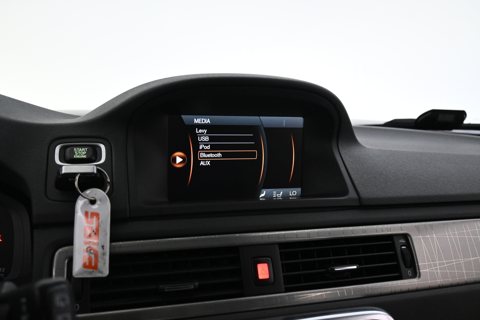 VOLVO XC70 2012