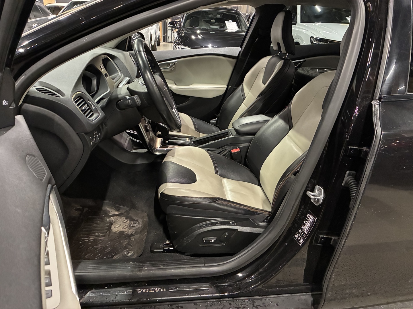 VOLVO V40 Cross Country 2015