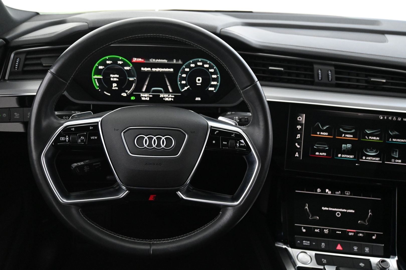 AUDI e-tron 2019