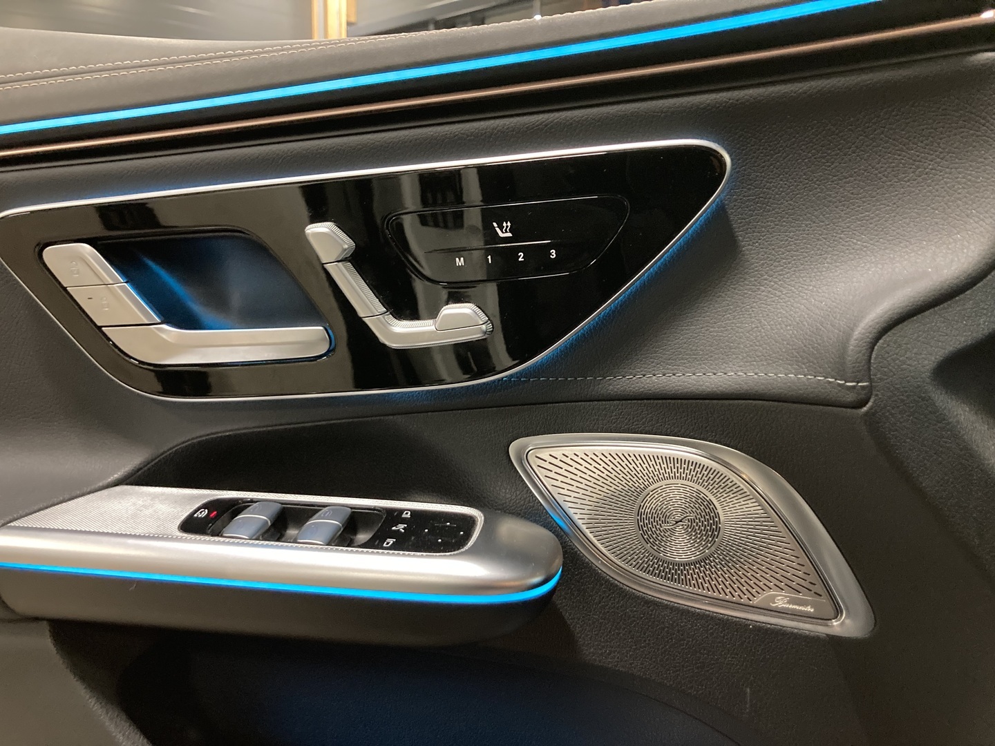 MERCEDES-BENZ EQE 2022