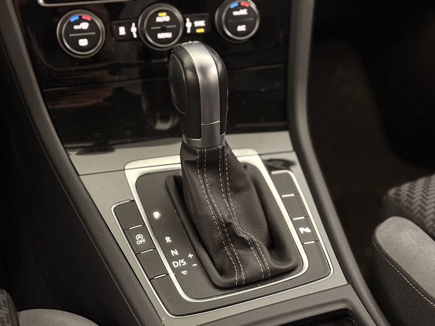 VOLKSWAGEN Golf 2019