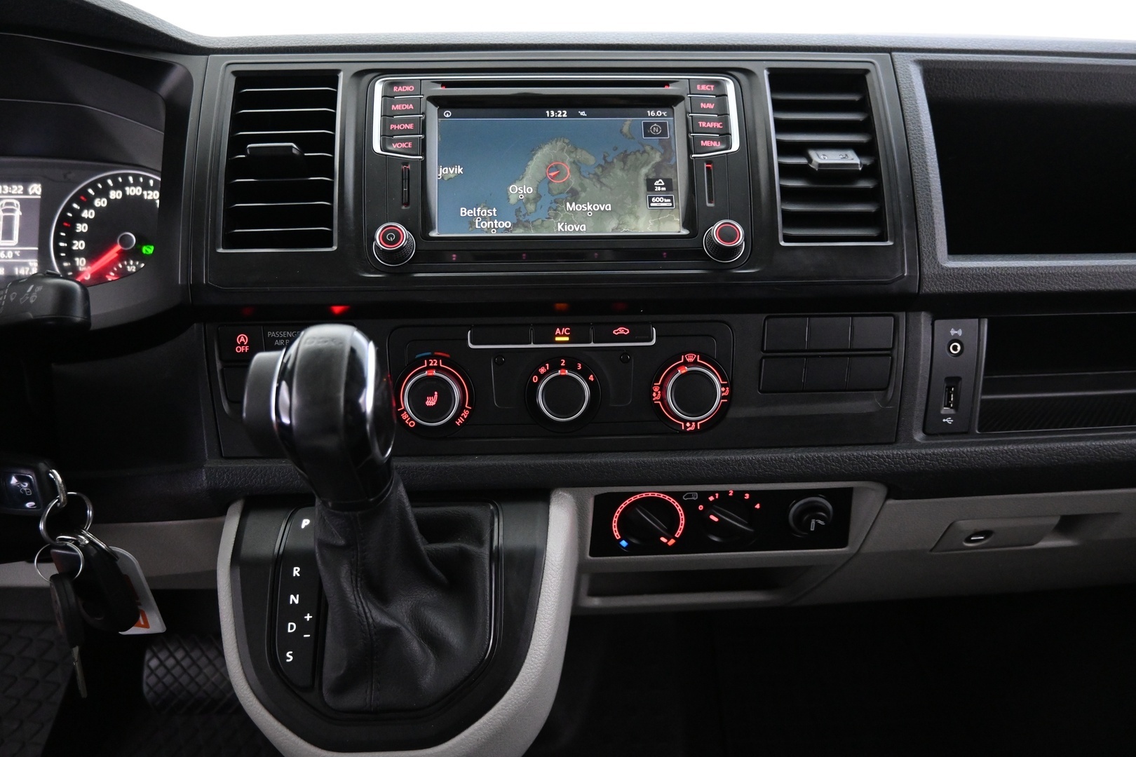 VOLKSWAGEN Transporter 2016