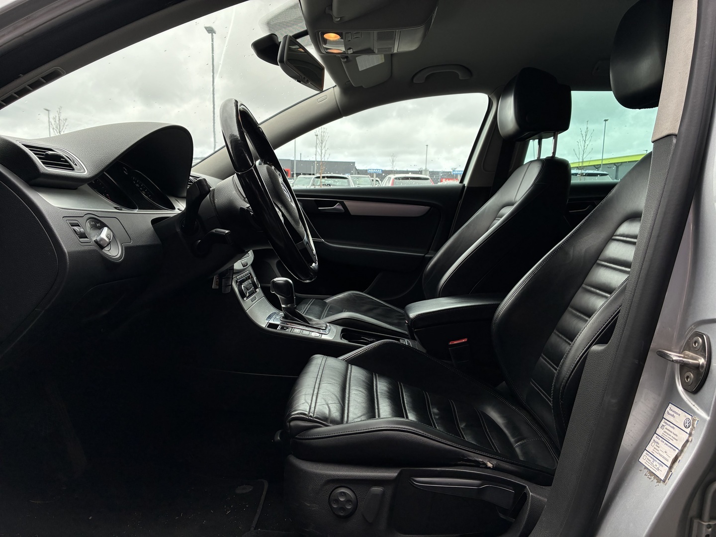 VOLKSWAGEN Passat 2012