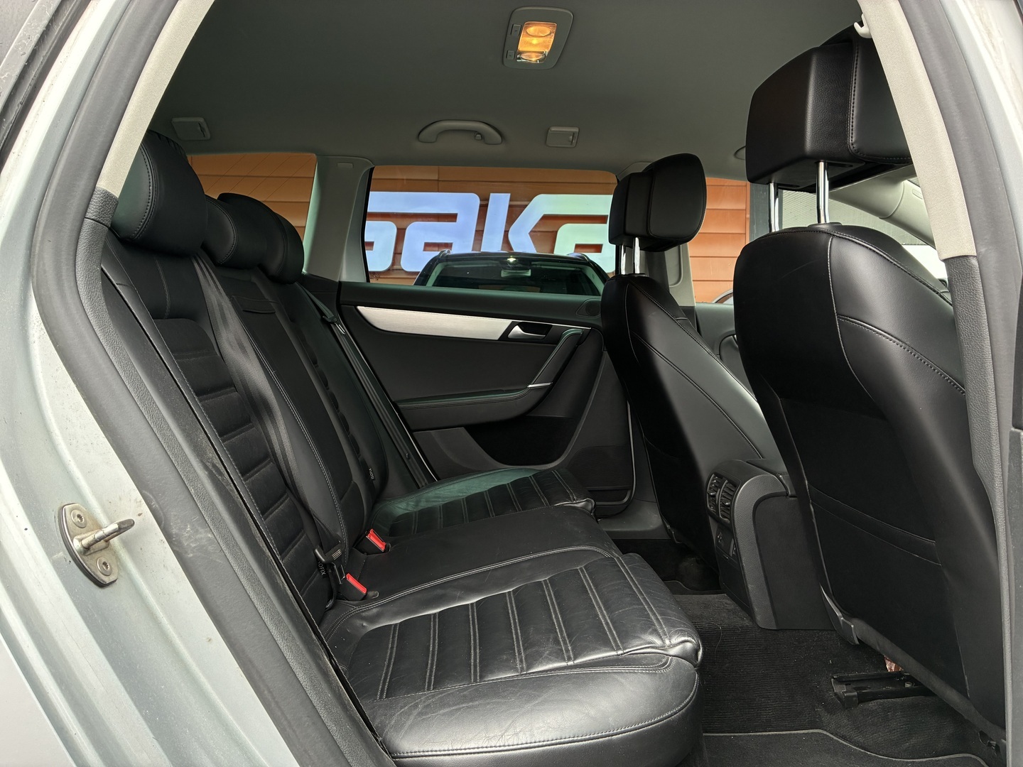 VOLKSWAGEN Passat 2012