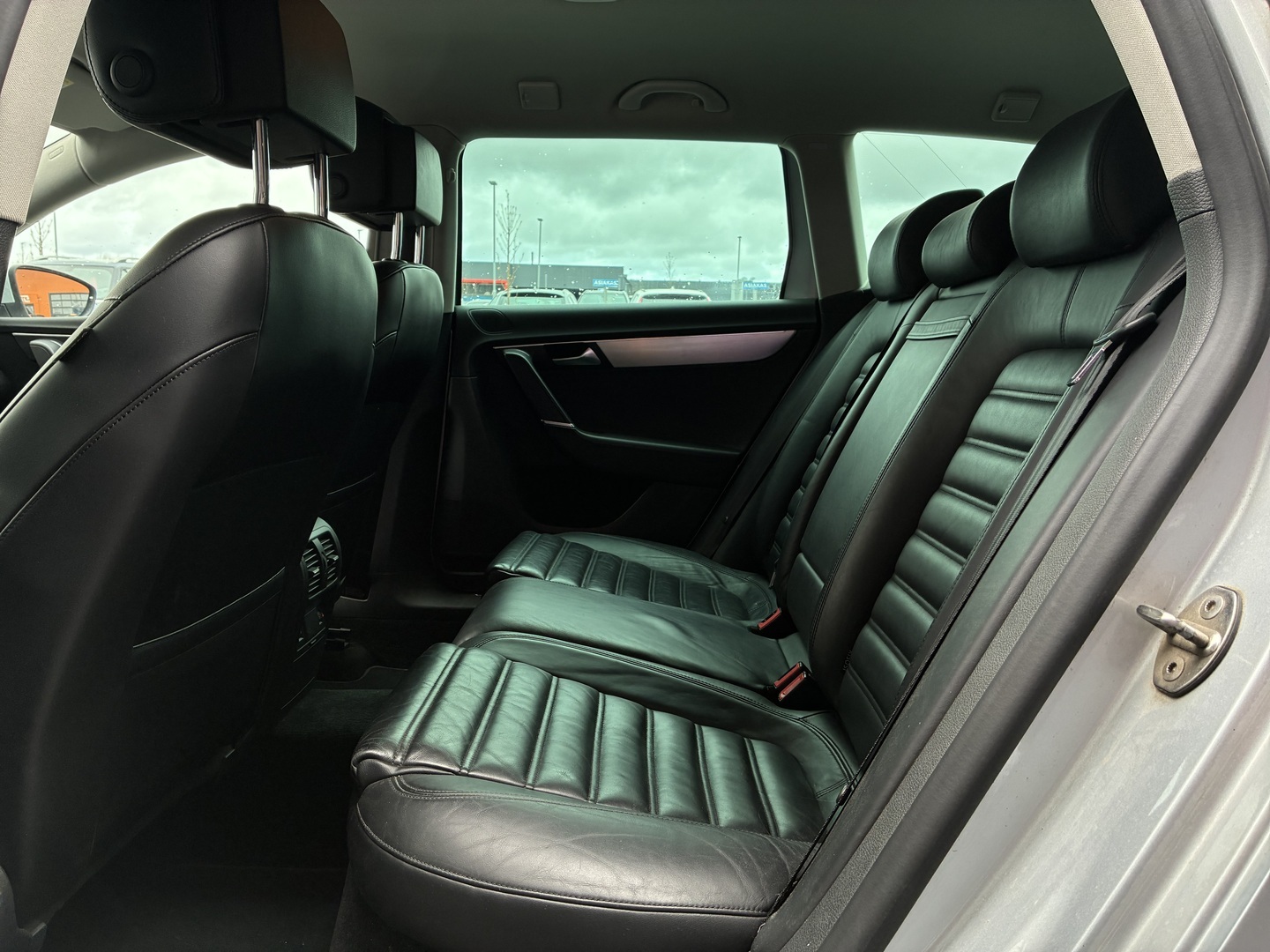 VOLKSWAGEN Passat 2012