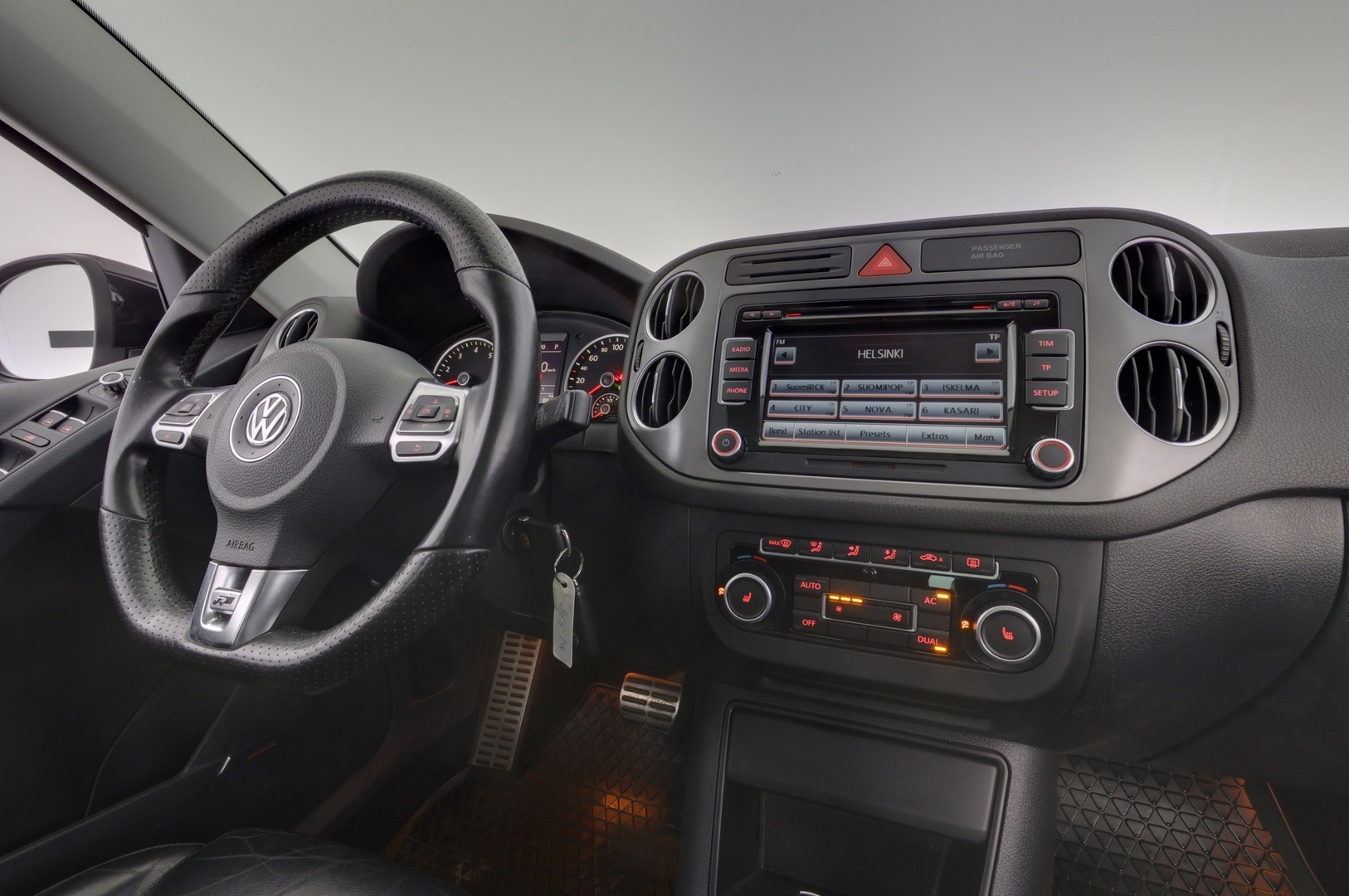 VOLKSWAGEN Tiguan 2011