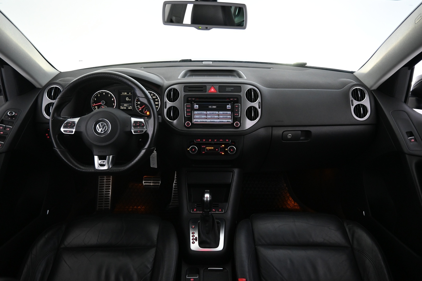 VOLKSWAGEN Tiguan 2011