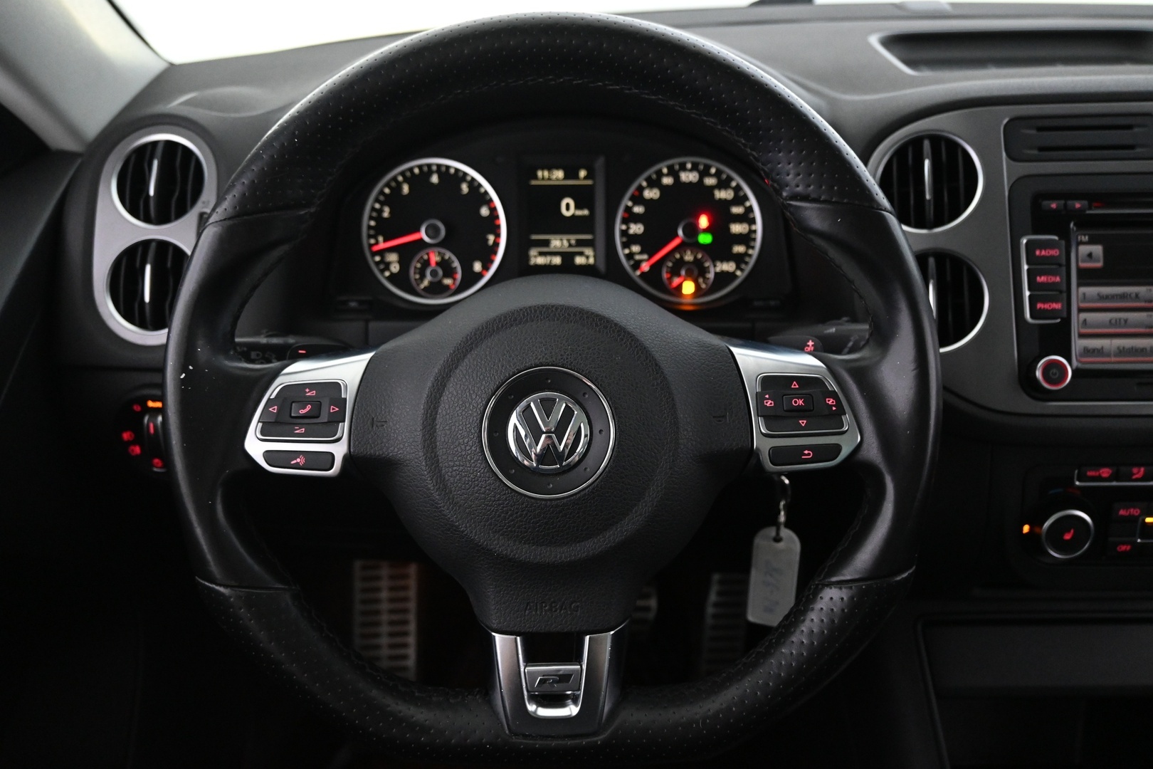 VOLKSWAGEN Tiguan 2011