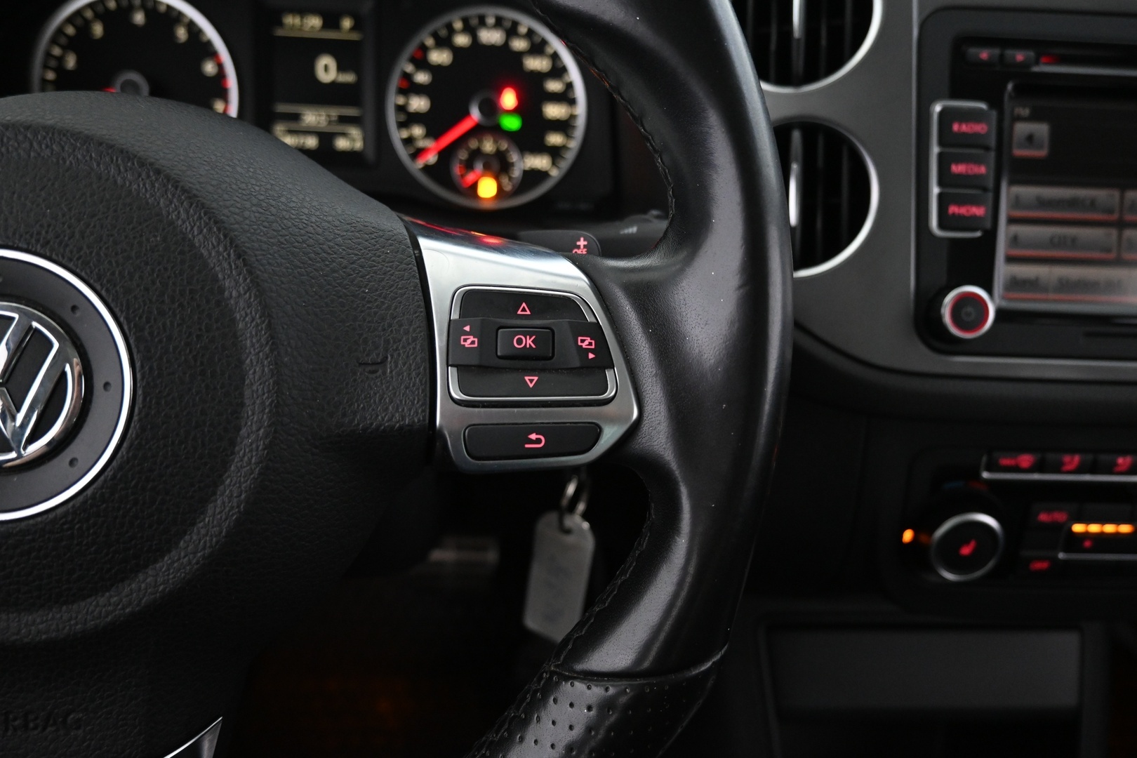 VOLKSWAGEN Tiguan 2011