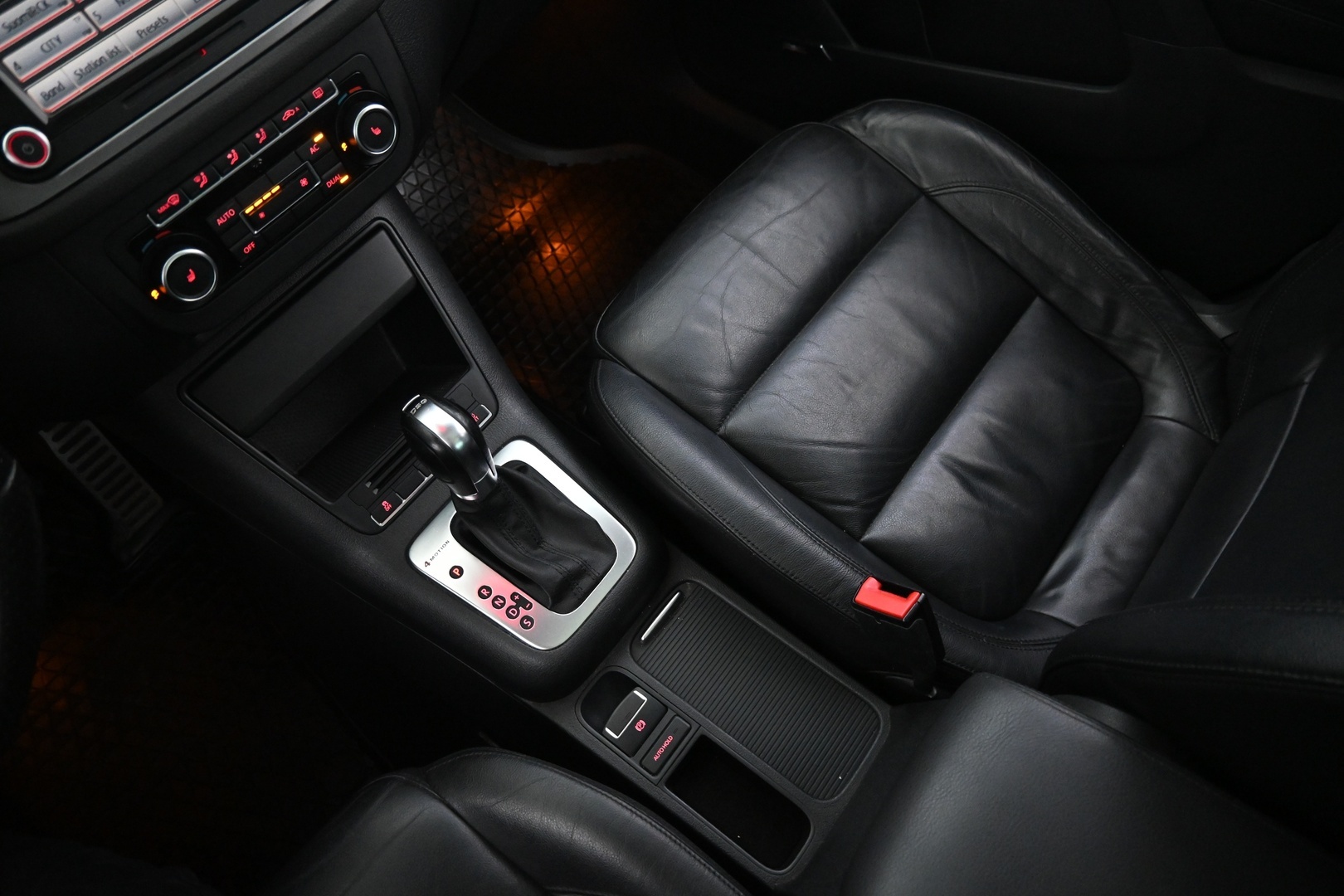 VOLKSWAGEN Tiguan 2011