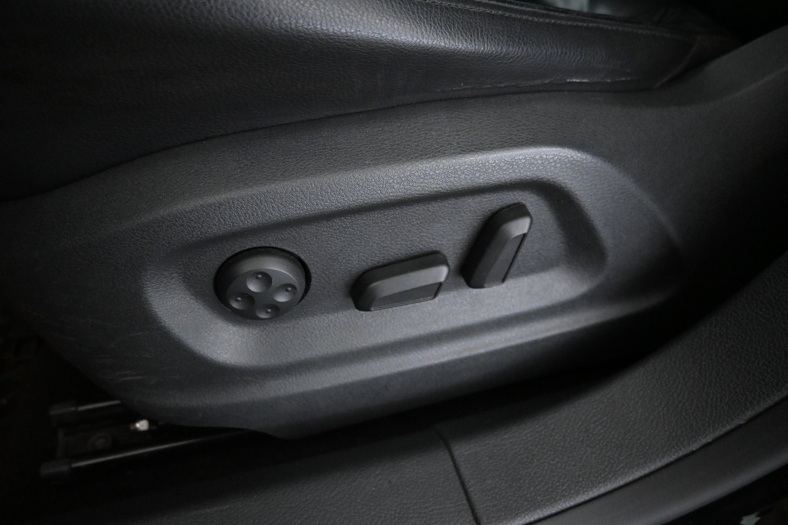 VOLKSWAGEN Tiguan 2011