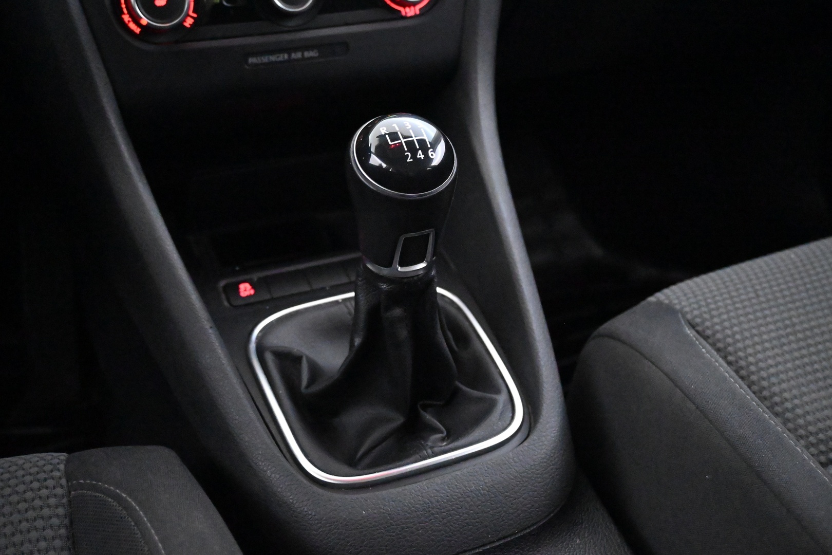 VOLKSWAGEN Golf 2012