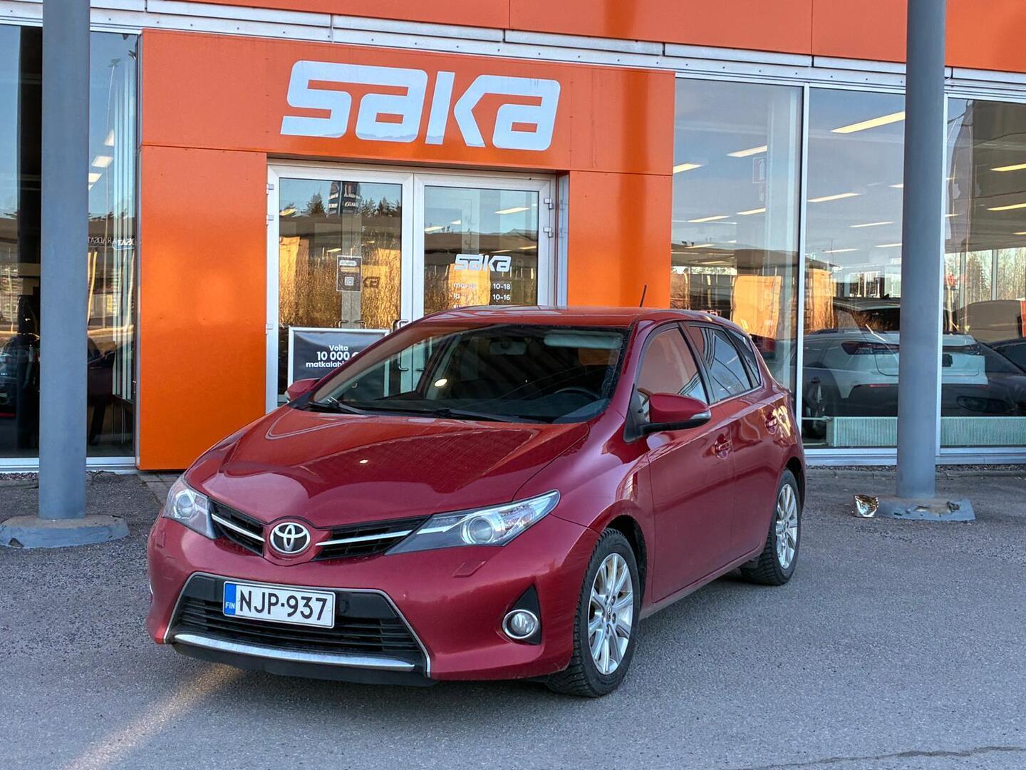 TOYOTA Auris 2015