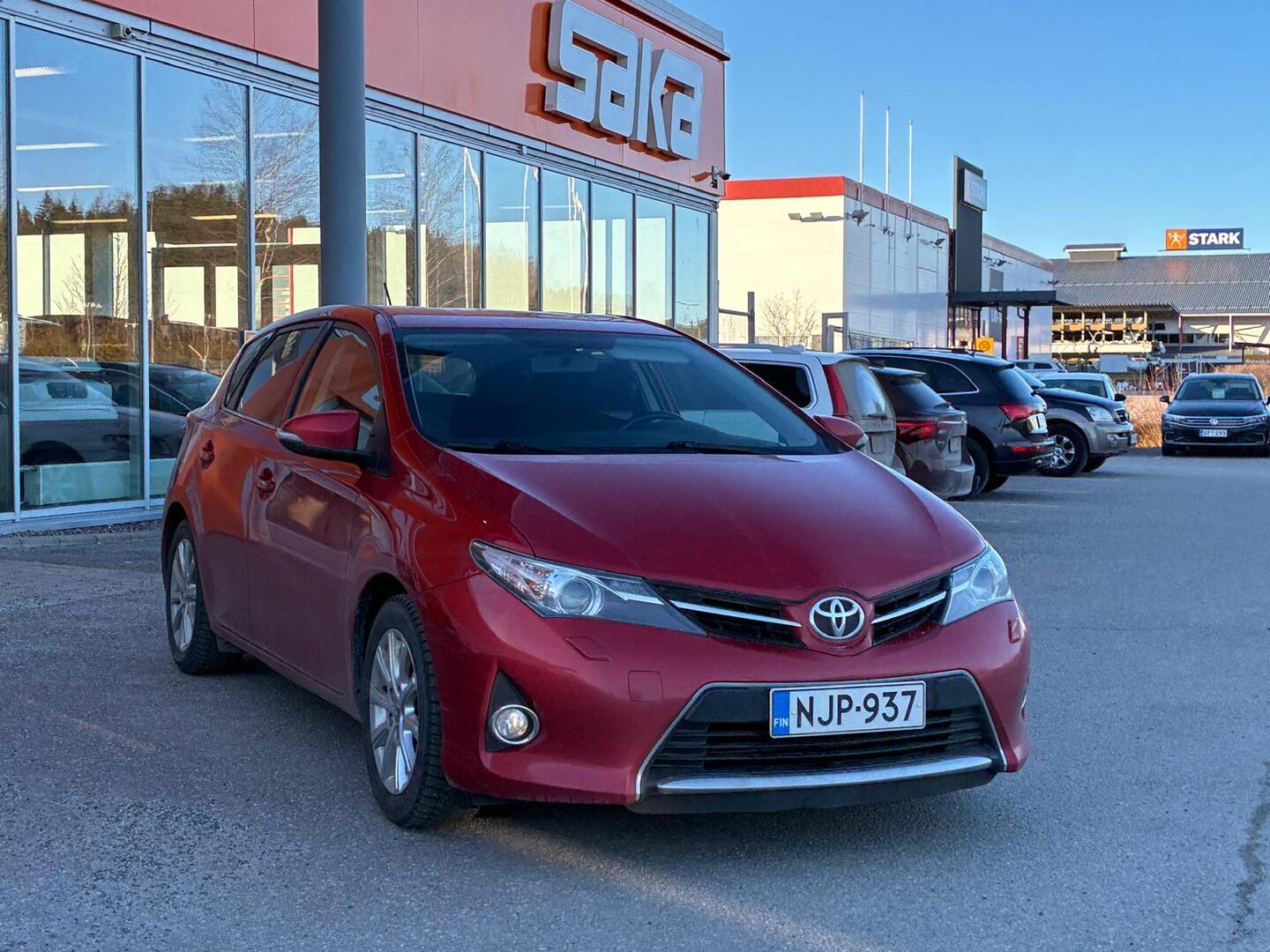 TOYOTA Auris 2015
