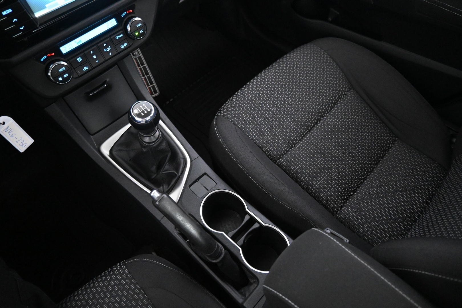TOYOTA Corolla 2016