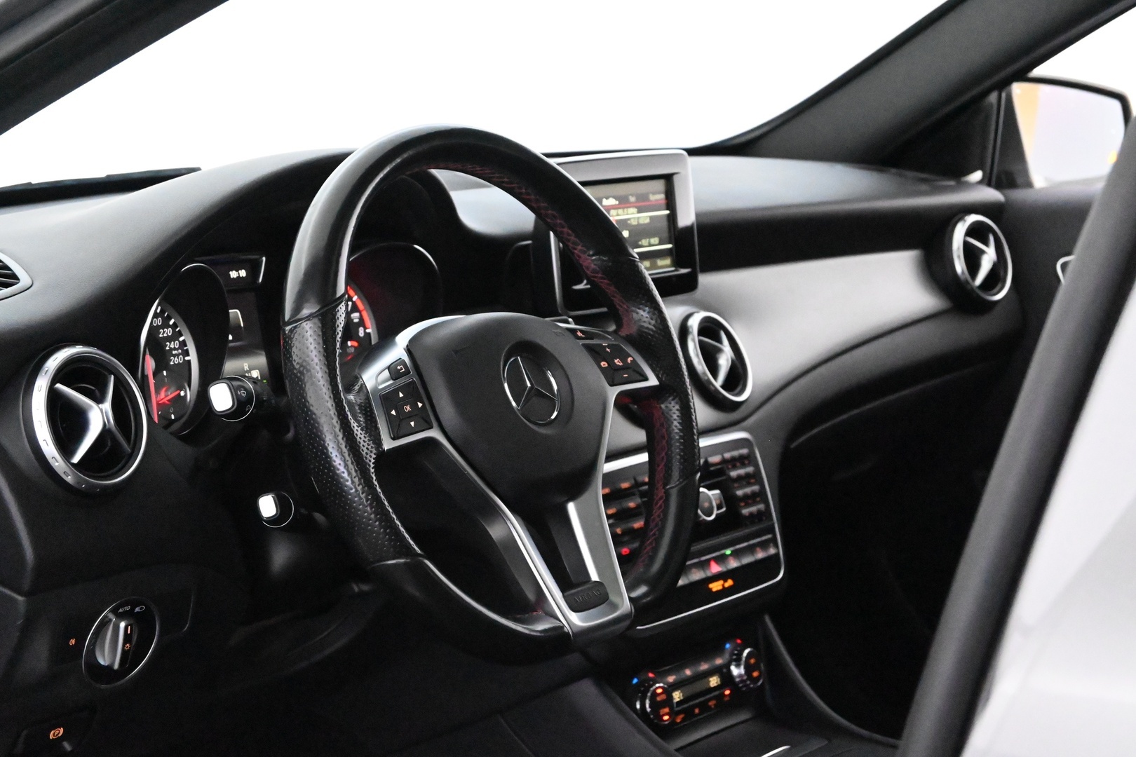 MERCEDES-BENZ GLA 2015