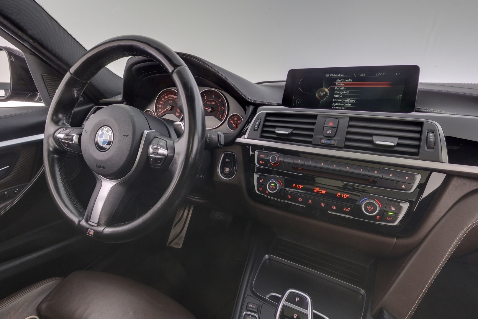 BMW 330 2016