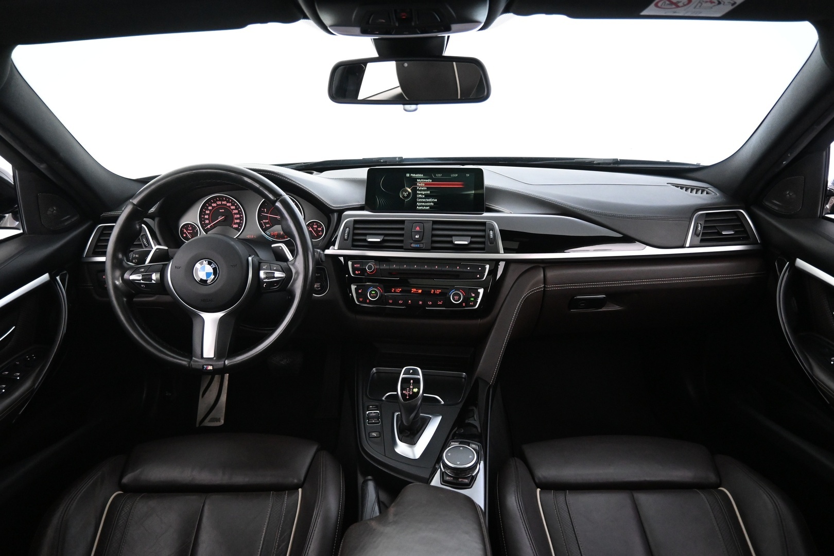 BMW 330 2016