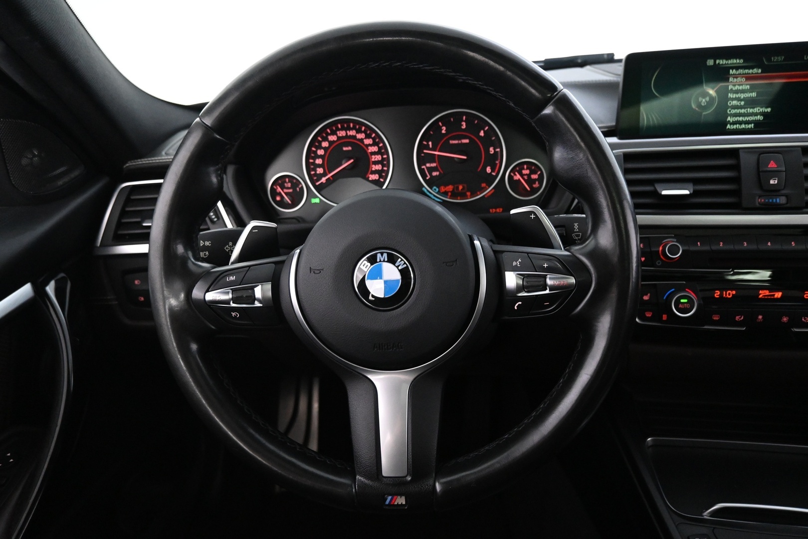 BMW 330 2016