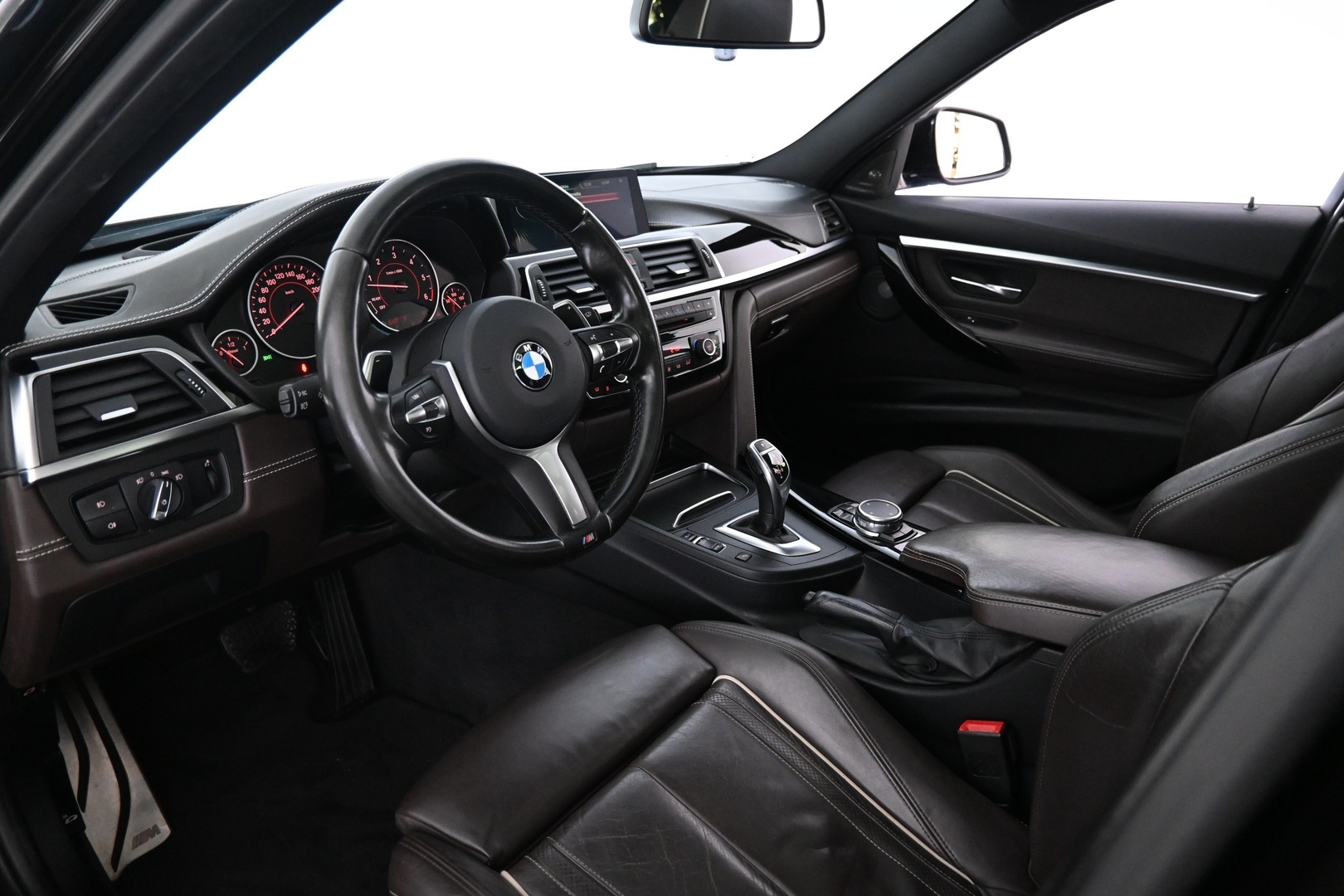 BMW 330 2016