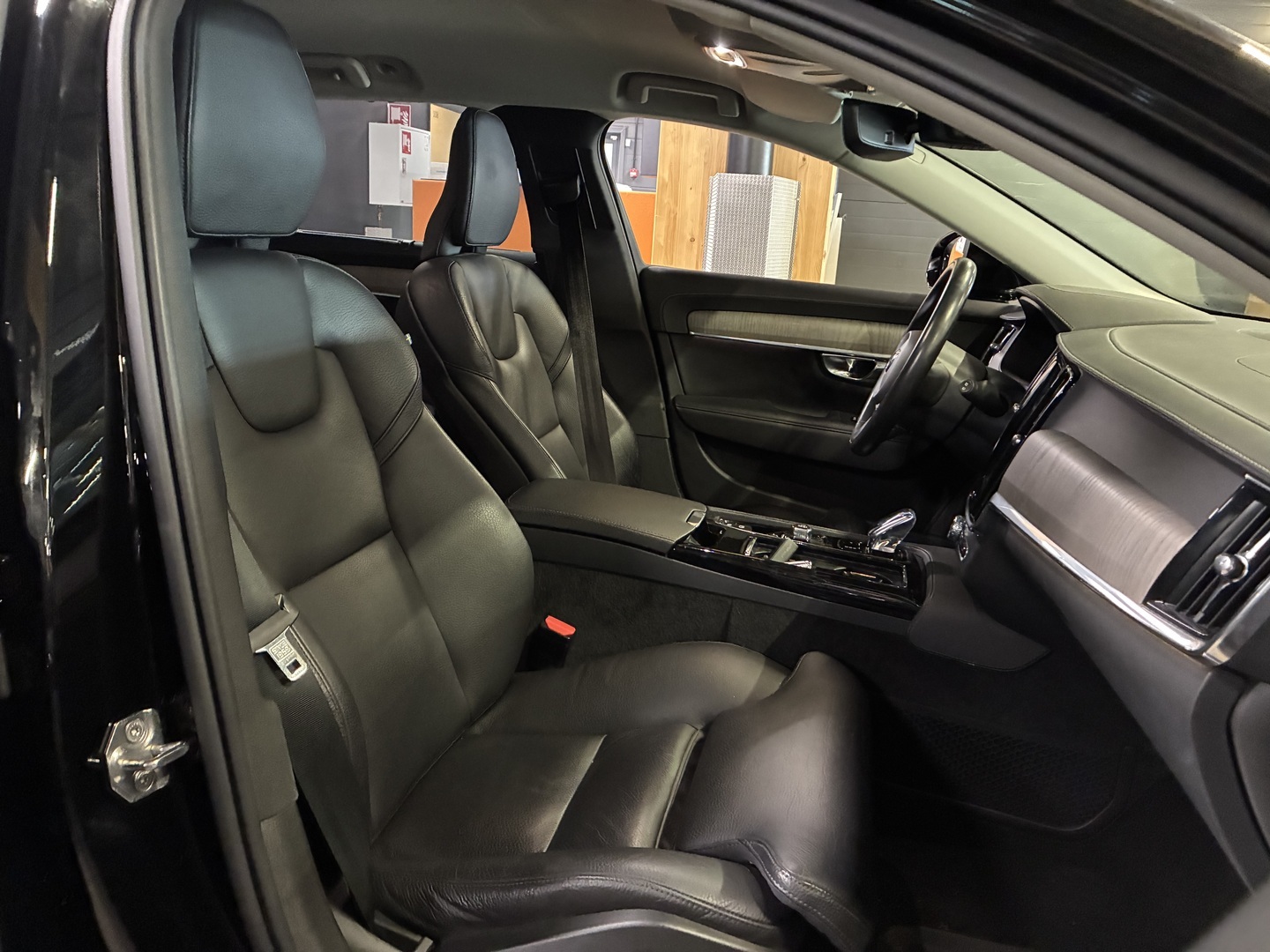 VOLVO V90 2021