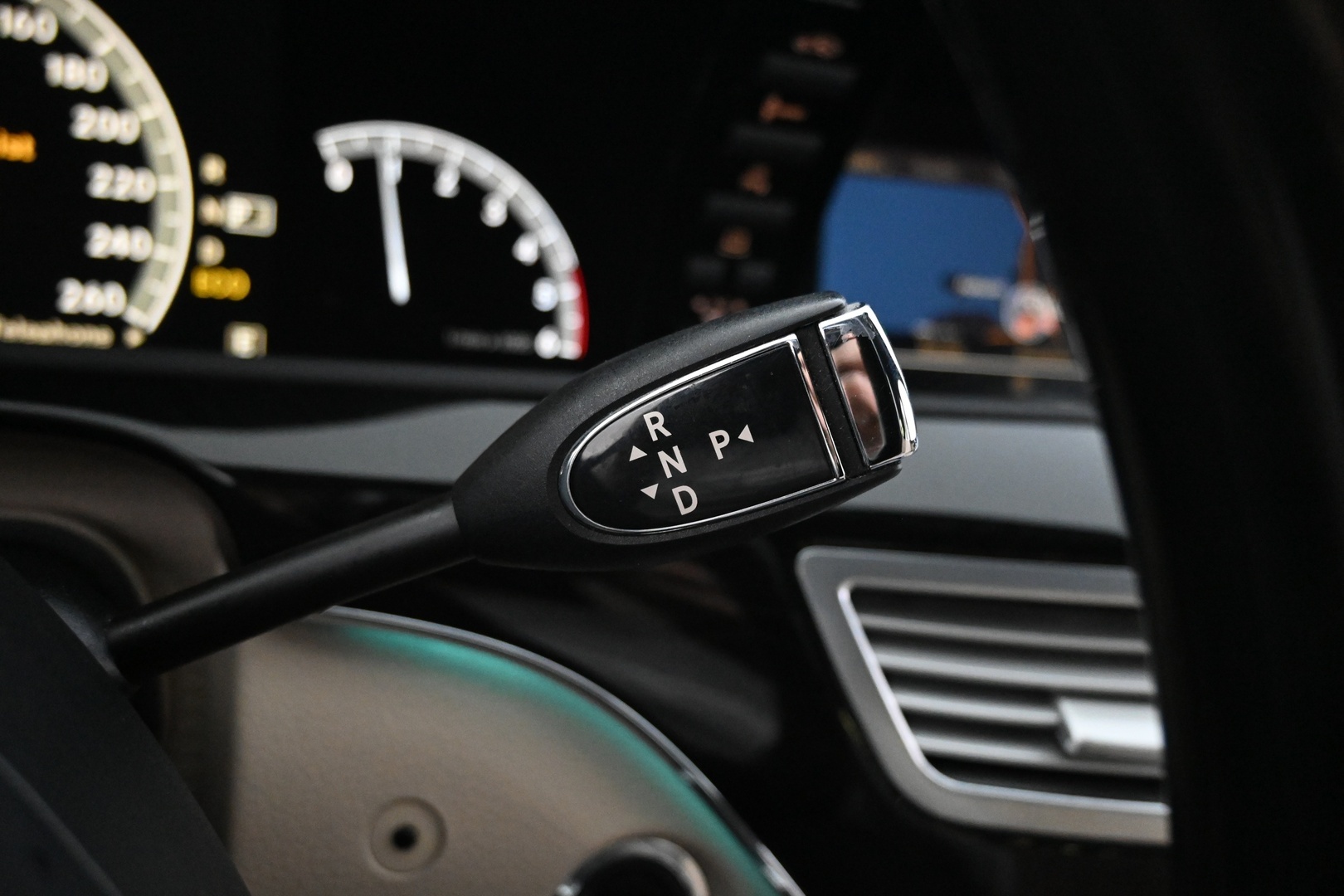 MERCEDES-BENZ S 2012