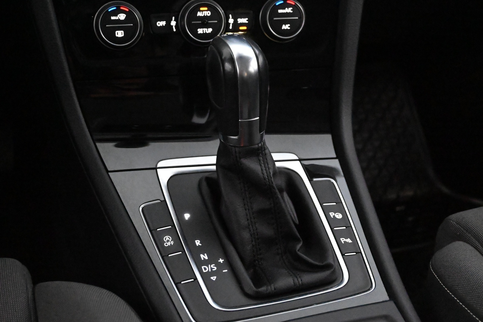 VOLKSWAGEN Golf 2013