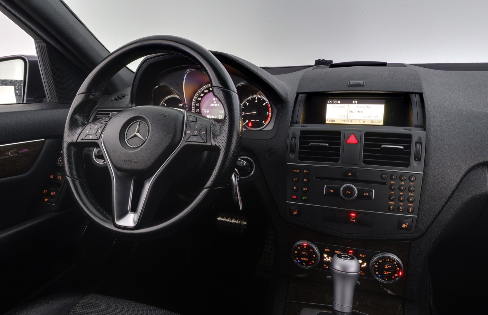 MERCEDES-BENZ C 2011