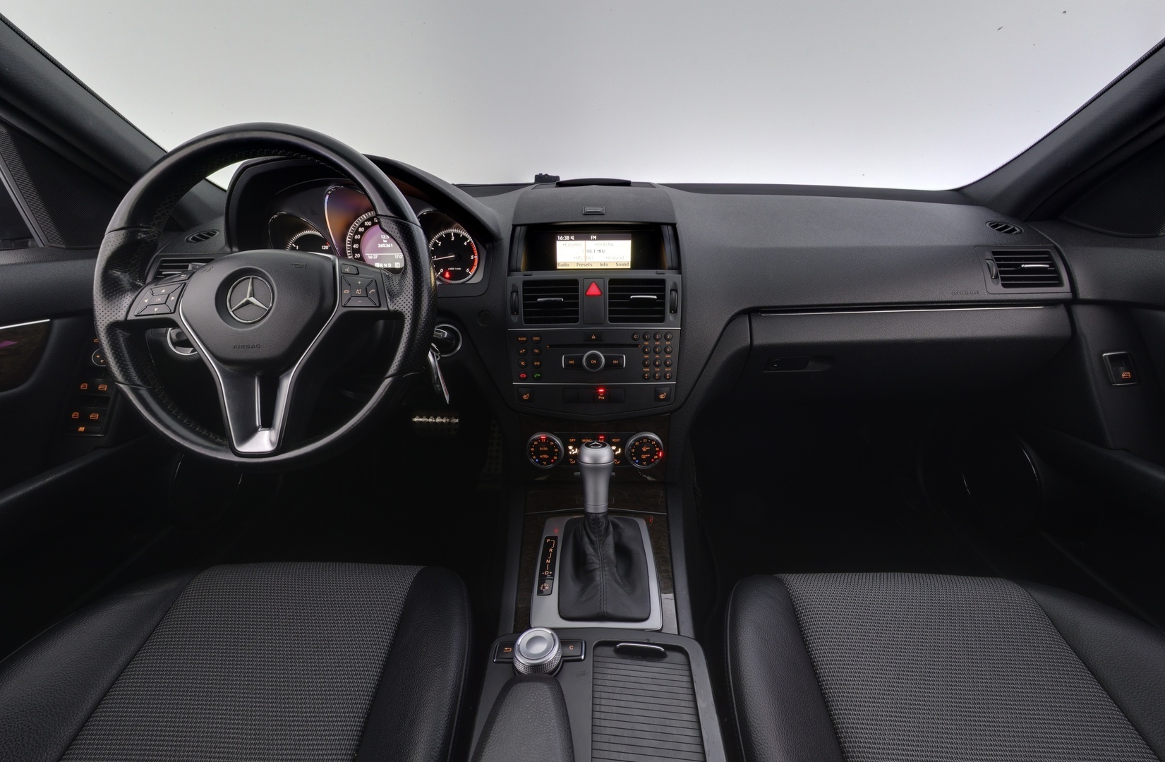 MERCEDES-BENZ C 2011