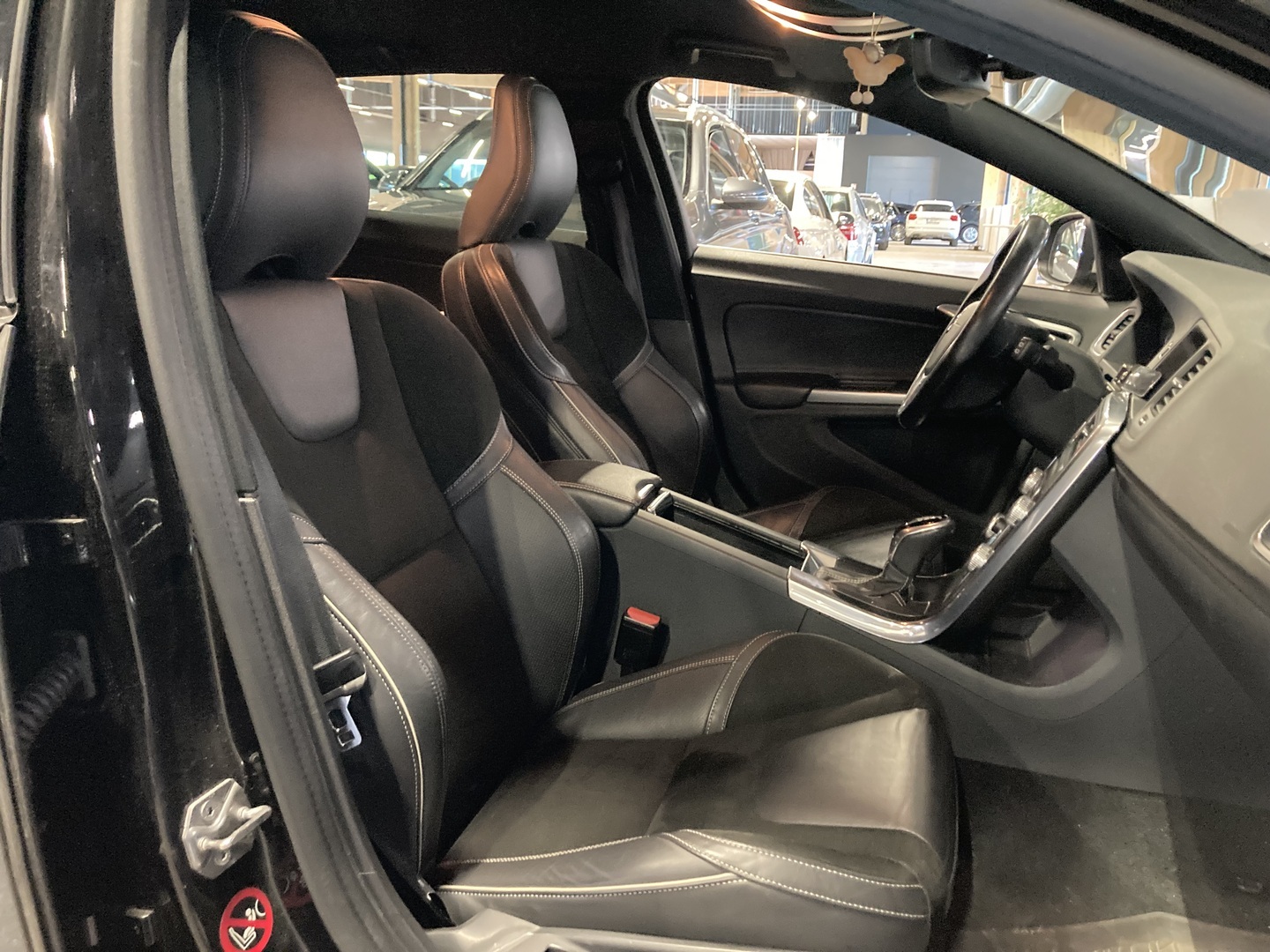 VOLVO V60 2017