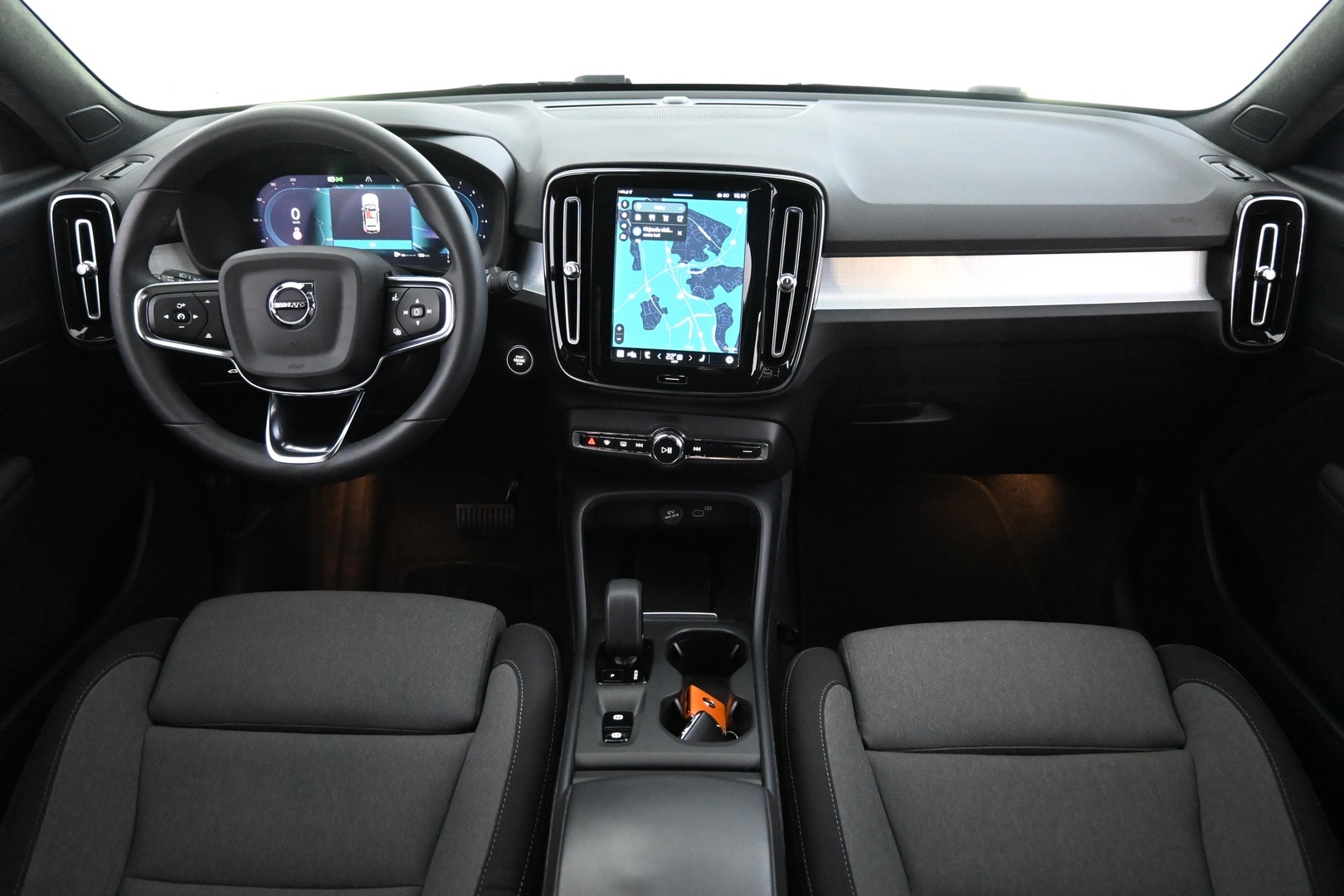 VOLVO XC40 2023