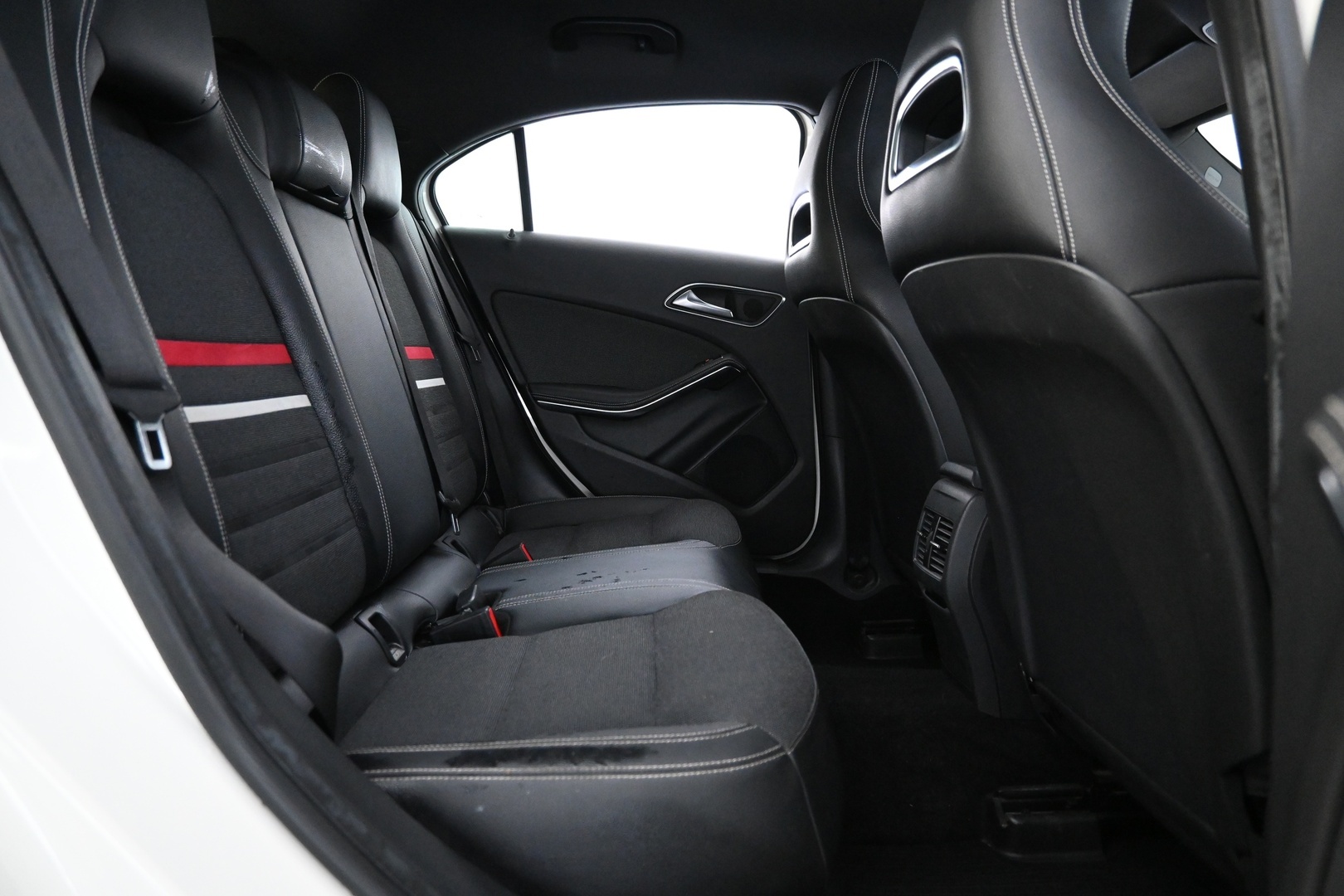 MERCEDES-BENZ A 2015