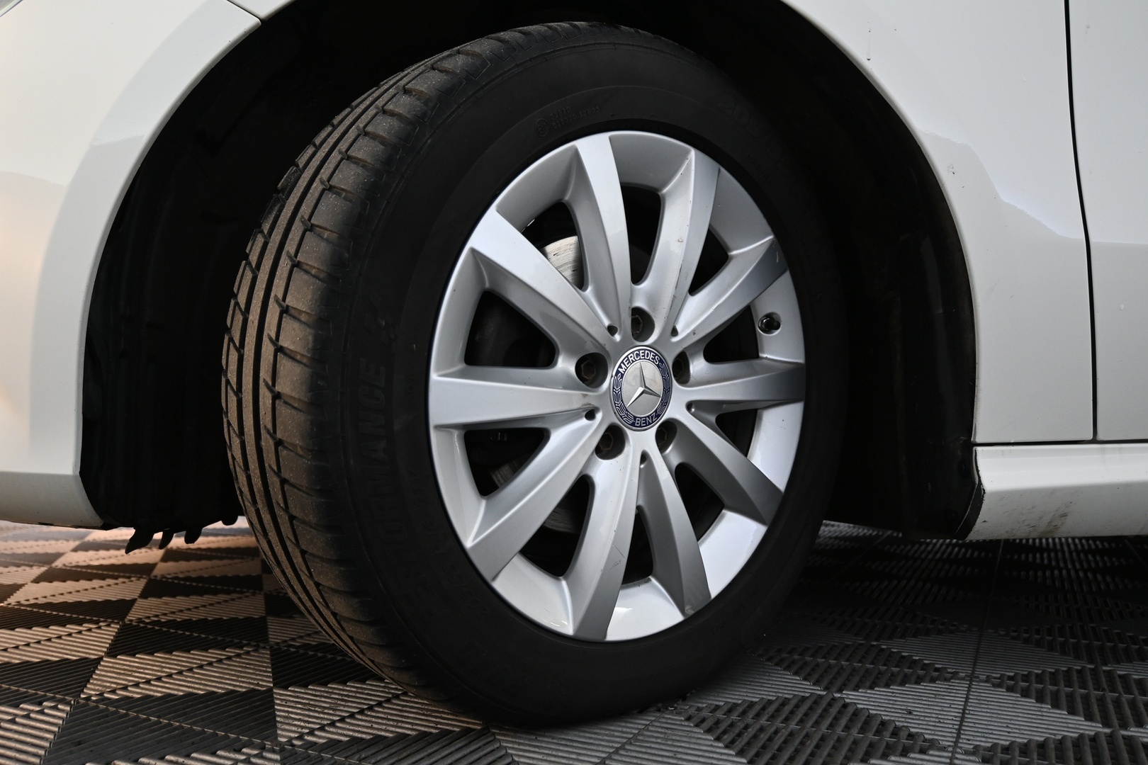 MERCEDES-BENZ A 2015